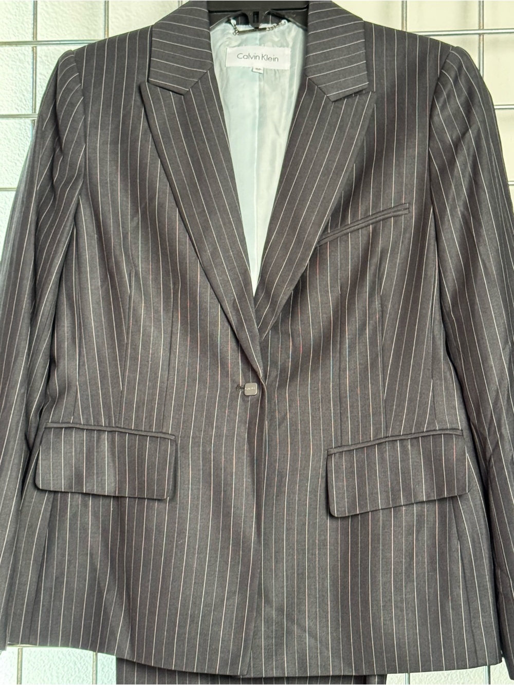 CALVIN KLEIN Pinstripe 2-Pc Gray Pant Suit Size 8P NWT $320 Retail - Picture 2 of 15